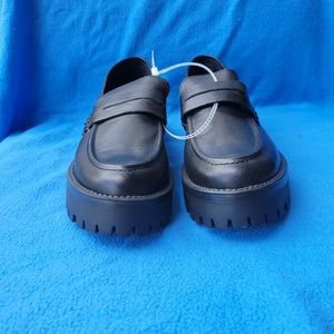 NWOT Steve Madden Loafers Size 8.5